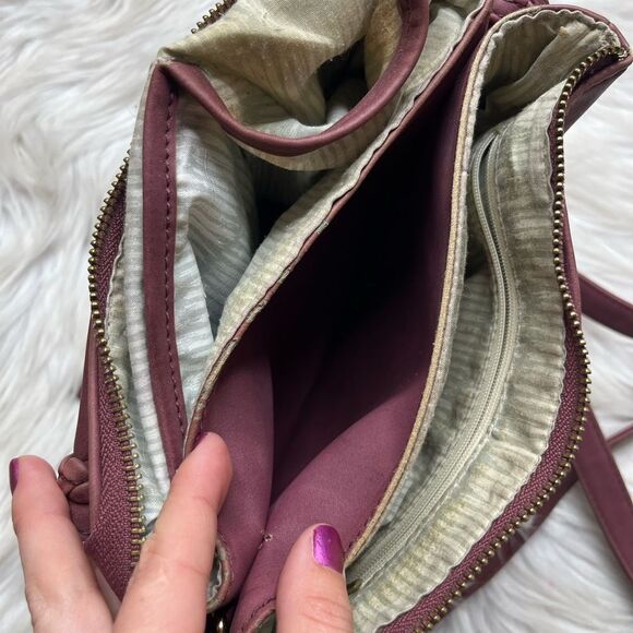 Chic Red Crossbody Bag with Chevron Design - Picture 10 of 11